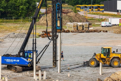 Кофражни пилони и екскаватор